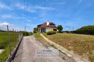 Villa di 341 m² con più di 5 locali e box auto dop