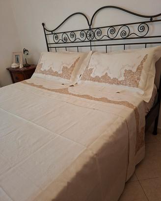 lenzuola in puro lino ricamate in pizzo Cantu