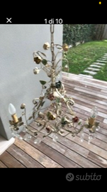 Lampadario e abat-jour di metallo con roselline