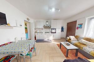 Bilocale al primo piano ristrutturato senza spese.