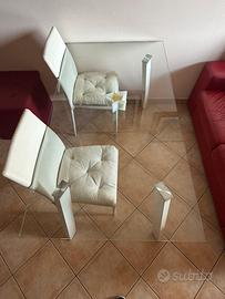 tavolo in vetro con 4 sedie