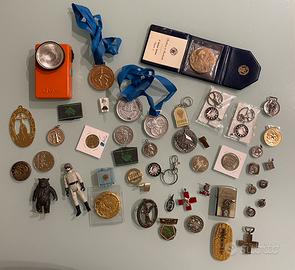 Lotto medaglie monete e oggetti vari