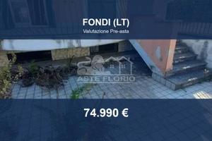 Immobile in asta di 97 m² con box auto a Fondi