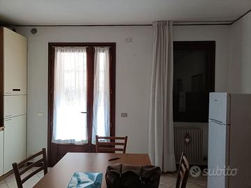 Arredo completo Cucina + Tavolo e 4 sedie