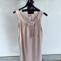 Abito svasato con fiocco rosa pallido