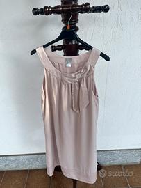 Abito svasato con fiocco rosa pallido