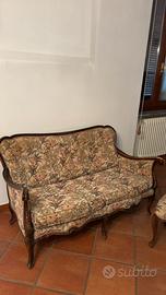 Salotto classico in legno intagliato