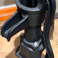 Pompa a mano per acqua in ghisa – Stile Vintage