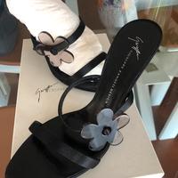 Sandalo raso nero giuseppe zanotti