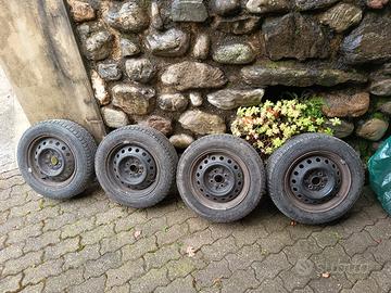 pneumatici completi di cerchi in ferro