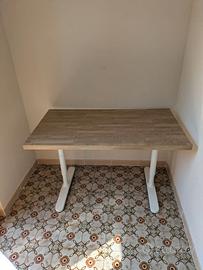 Scrivania IKEA modello Bekant