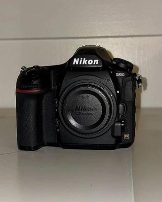 Nikon D850 (senza obiettivo)