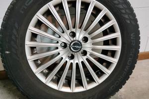 4 cerchi completi di gomme