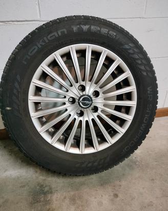 4 cerchi completi di gomme da neve