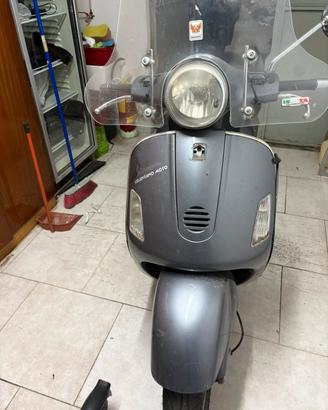 Vespa gts 200