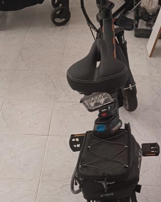 bici elettrica con acceleratore 