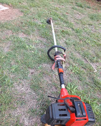 Decespugliatore a motore  