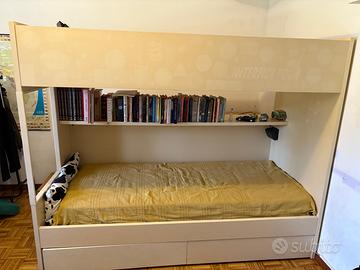 Letto a castello con contenitori e cassettoni