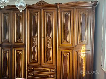 Mobile in legno massello