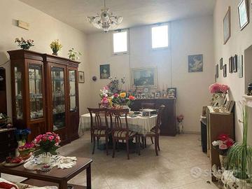 Casa indipendente di 103 m² con più di 5 locali a 