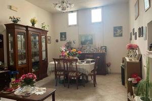 Casa indipendente di 103 m² con più di 5 locali a 