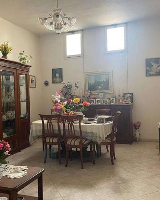 Casa indipendente di 103 m² con più di 5 locali a 