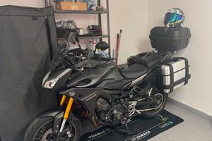 Yamaha tracer 900 con tris borse Givi