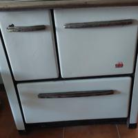 Stufa a legna smaltata