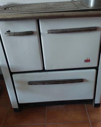 Stufa a legna smaltata