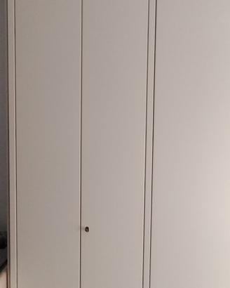 Armadio legno laccato beige a sei ante 