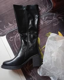 stivali donna nuovi in pelle