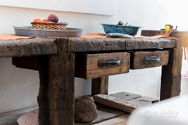 Antico bancone da fabbro