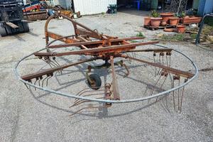 Girello per fieno a giostra marca Galvani