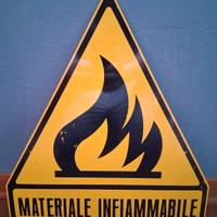 Cartello materiale infiammabile
