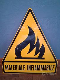 Cartello materiale infiammabile
