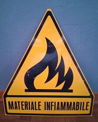 Cartello materiale infiammabile