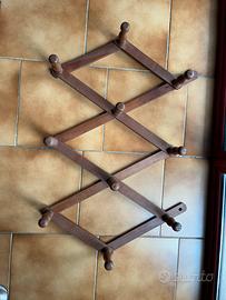 Appendiabiti estendibile da parete in legno