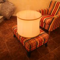 poltrona pouf Specchio e cappello piantana