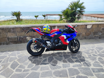 CBR 1000 rr-r firebalde