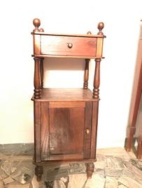 Comodino antiquariato