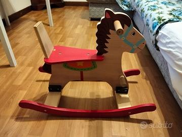 cavallo a dondolo