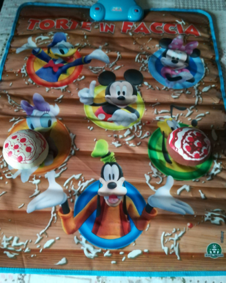 Gioco torta in faccia