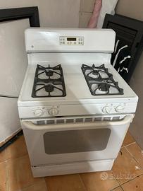 Cucinino con forno a gas e eletrica