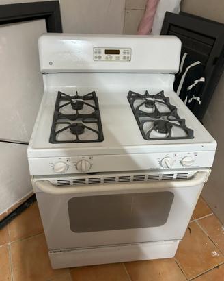Cucinino con forno a gas e eletrica