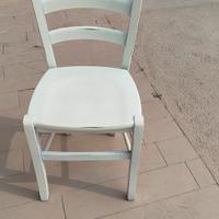 sedie in legno bianche 