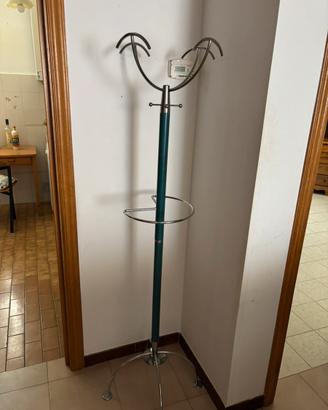 Appendiabiti vintage di design con portaombrelli