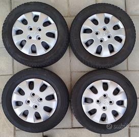 Treno cerchi pneumatici copricerchi Hyundai I10