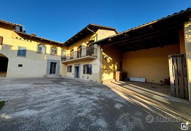 CASA SEMINDIPENDENTE A PIOVÀ MASSAIA