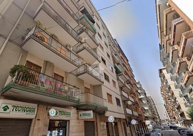 4 LOCALI A TARANTO