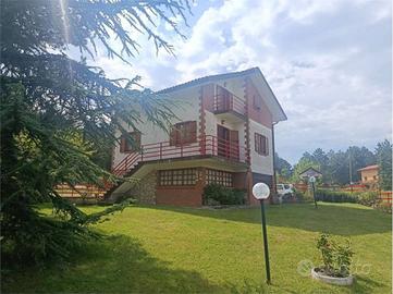 Casa indipendente di 141 m² con 5 locali e box aut
